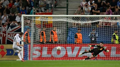 Gol Eliota Andersona (Engleska M-21) iz penala na meču sa Španijom M-21